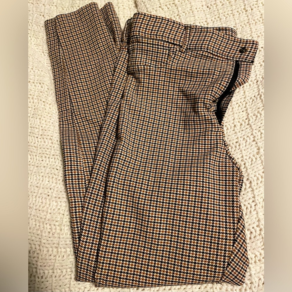 Zara Women’s Beige and Black Plaid Leggings. Size Large.